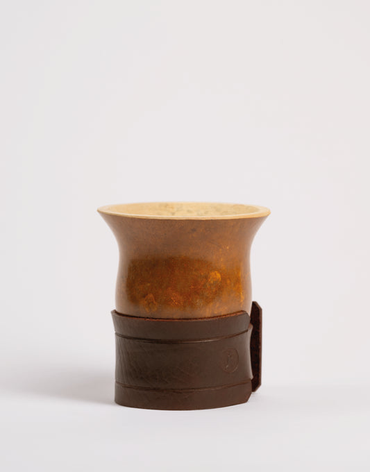 Mate de Calabaza con Pie de Cuero – Artesanal, Elegante y Funcional