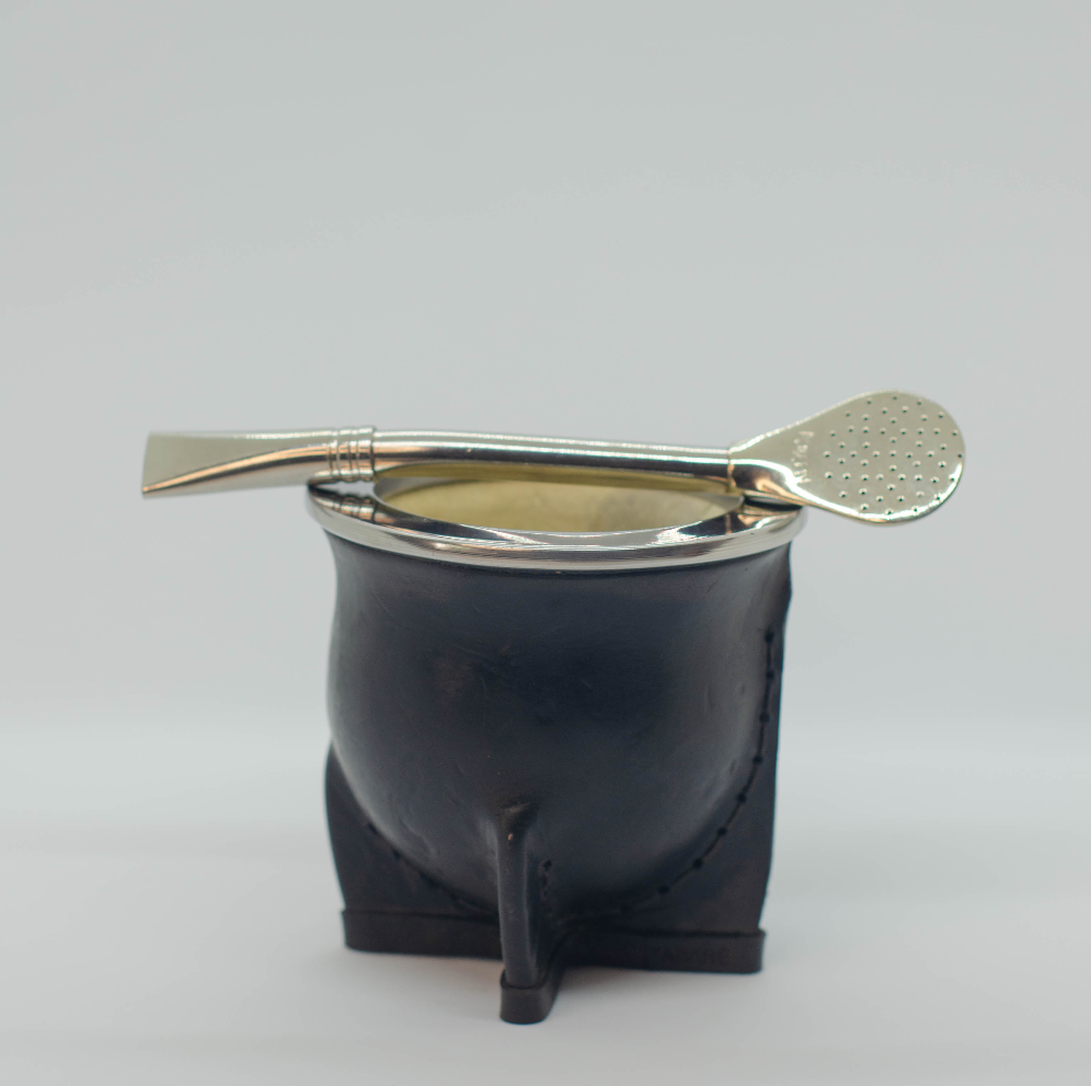 Mate Artesanal Camionero – Cuero Negro natural y Virola de Acero Inox