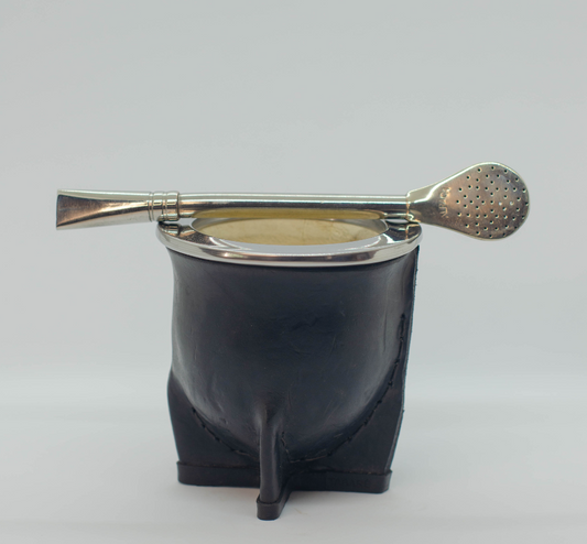 Mate Artesanal Camionero – Cuero Negro natural y Virola de Acero Inox