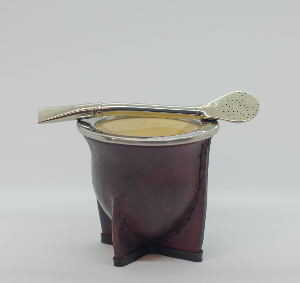 Mate Artesanal Camionero – Cuero Marrón Natural y Virola de Acero Inox