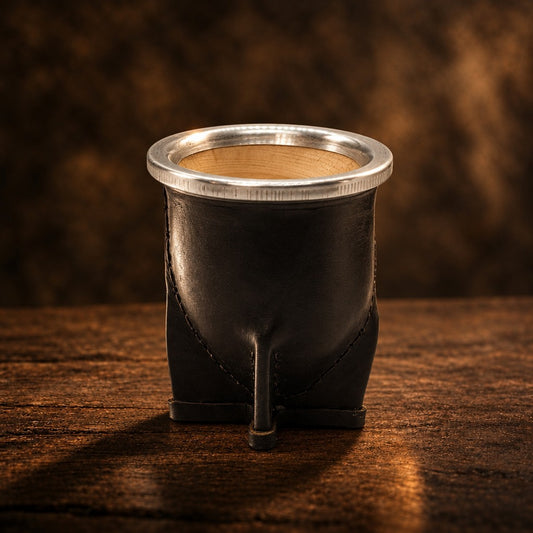 Mate Camionero de calabaza con cuero negro y virola de aluminio - Jardín del Mate