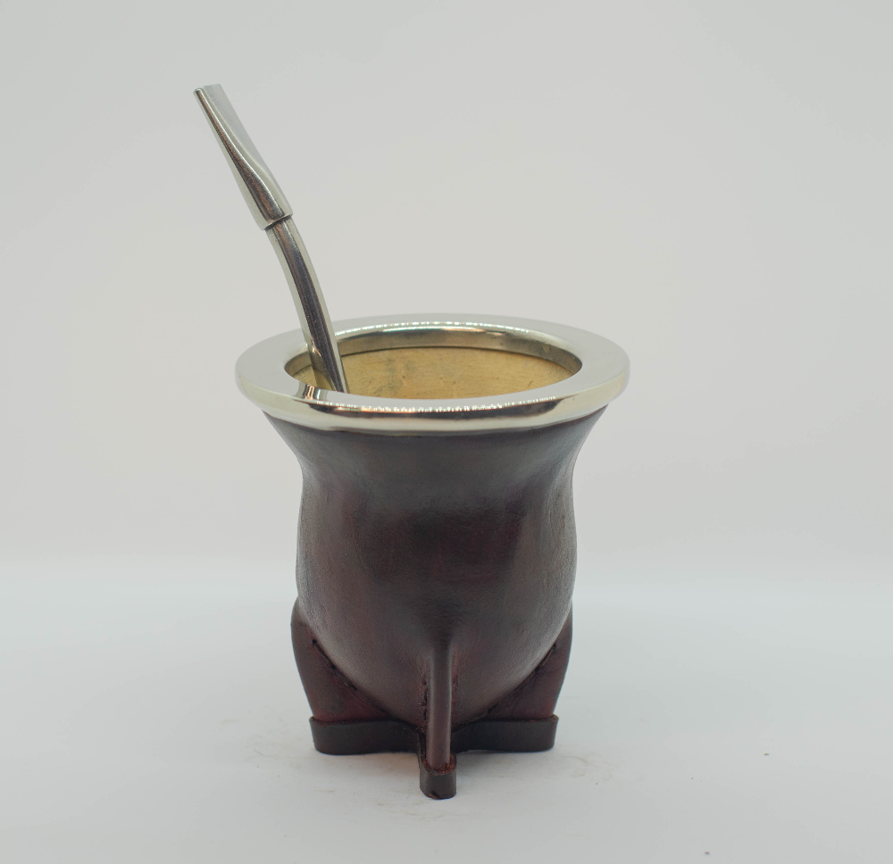 Mate de calabaza con virola de Alpaca y cuero Marrón