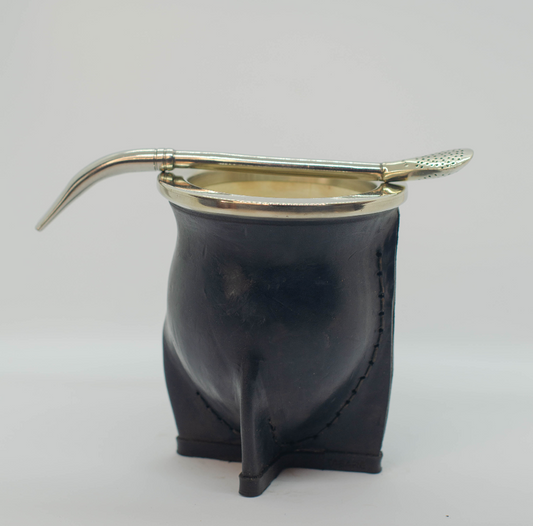 Mate de calabaza con virola de Alpaca y cuero Negro